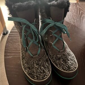 Sorel Women's Gray and Teal Winter Boots